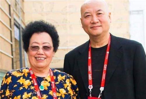 慈禧|她自称慈禧后裔,身价500亿,嫁“唐僧”为妻,不上桌全家不开饭