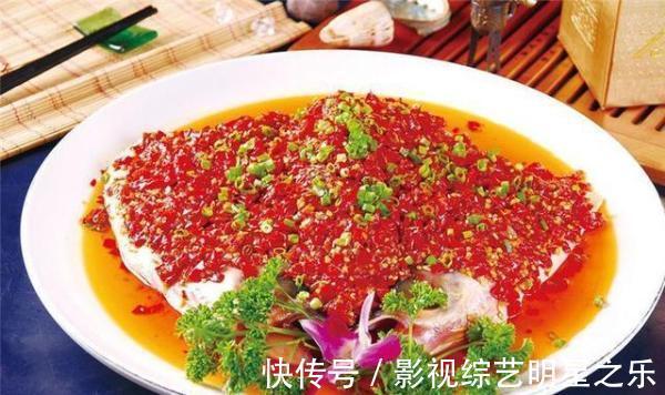 剁椒鱼头不入味？记住这一步，鱼肉鲜嫩，口感软糯