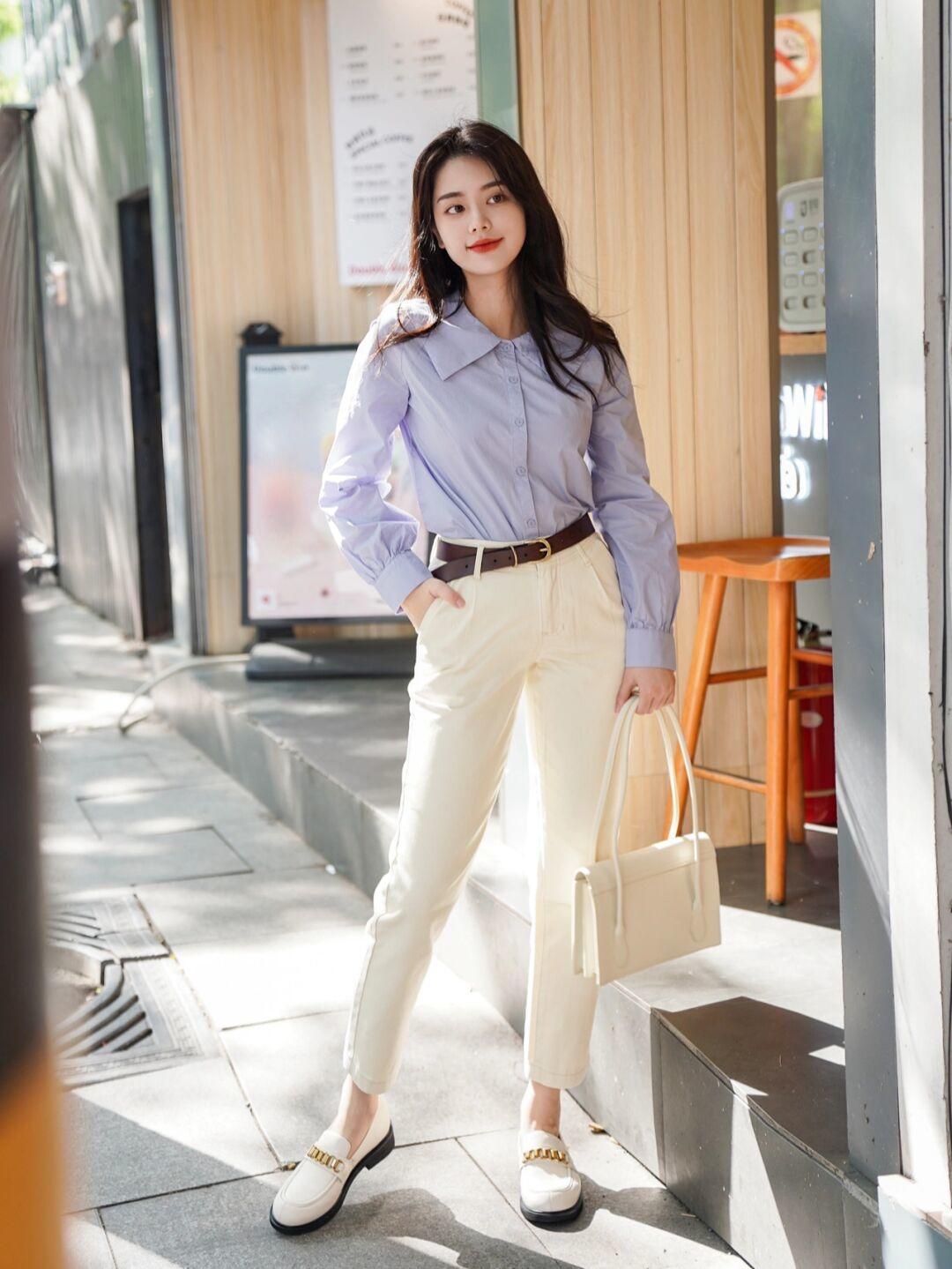 穿搭|秋季会穿“衬衫”更优雅,搭配皮裙干练飒爽,简约知性又显气质