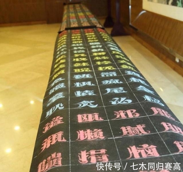 从乞丐到千万富翁:苦练10年粉笔字,自创字体被收购,摇身一变书法家