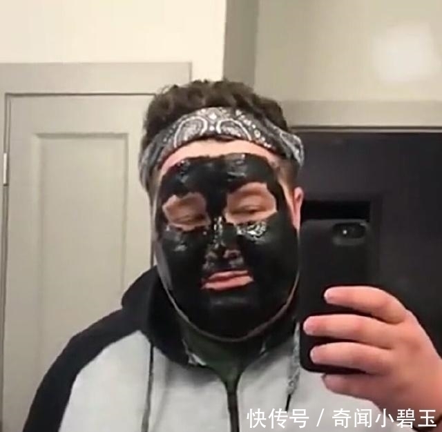 男子|男子错把黑头贴当面膜,整个过程“怀疑人生”的脸