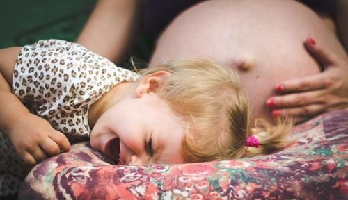 医生|夫妻结婚5年备孕2年,却迟迟没怀孕,医生看着检查单乐了