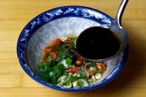 抢光|西兰花不要炒着吃了,教你新吃法,加4颗鸡蛋,出锅就抢光