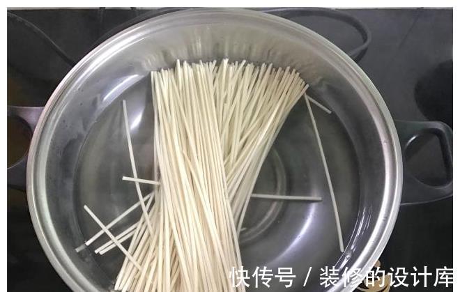 泡面|最适合懒人的一碗面，5分钟搞定，酸爽开胃，比煮泡面还简单