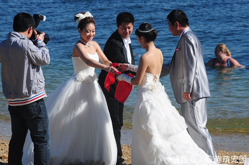 张乔|说好5千上车费迎亲时变5万,新郎选择妥协,进门时新娘吃下苦果