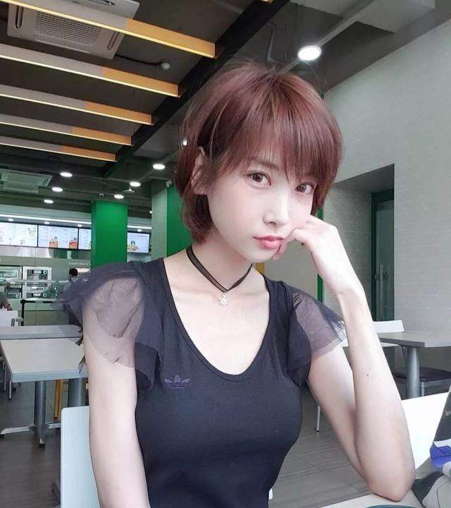 好看不用打理的女短发,不烫不染无需造型,时尚减龄又显发量