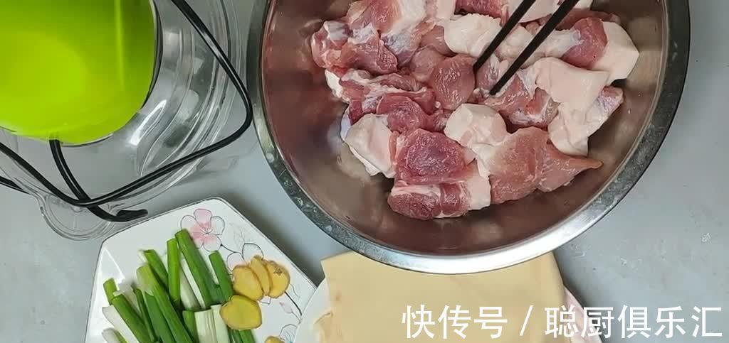 豆腐皮肉卷的做法,Q弹滑嫩适口性极佳,好些人从小吃到大的美味