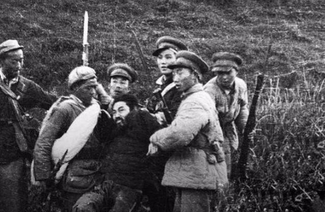 暴露|一9旬老人逝世,遗物中翻出一张“破碎的纸”,竟暴露其真正身份