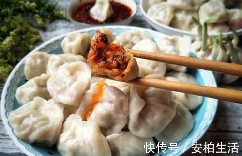 天冷吃饺子,这样调饺子馅才叫香,饱满又多汁,怎么煮都不破皮!