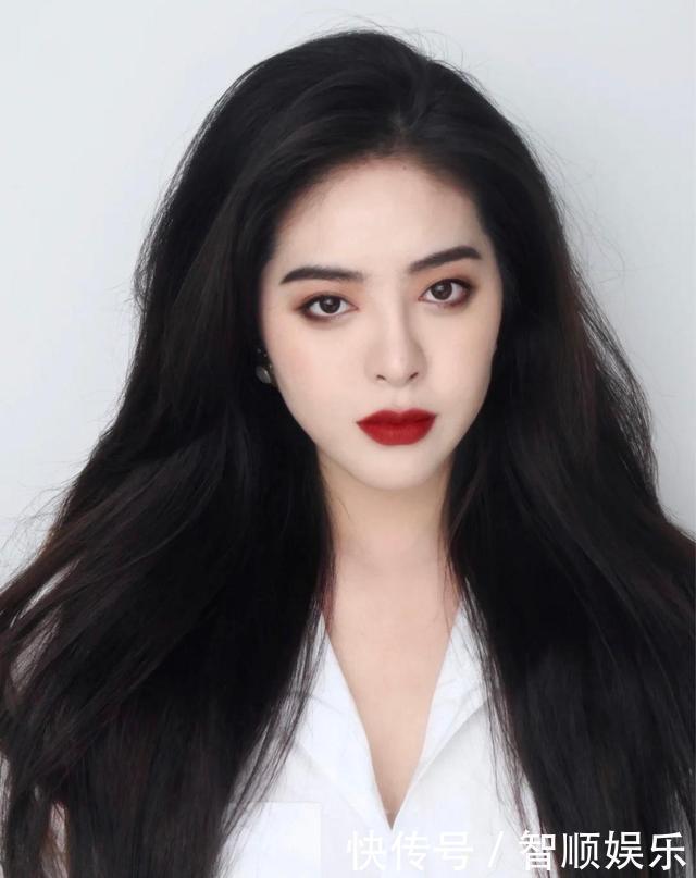 “港风色”更适合黄皮,素颜涂都很显白,关键是气质拿捏到位!