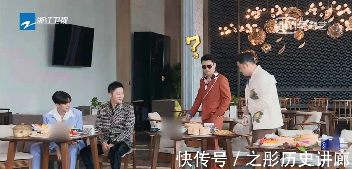 套路|《奔跑吧》導(dǎo)演變會玩了!早餐時告訴大家,沒套路才是真正的套路