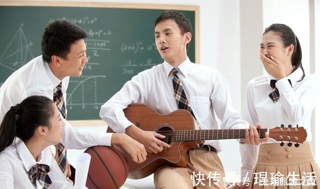 眼光|男孩进入青春期，生理心理都发生极大变化，这5件事家长要早做好