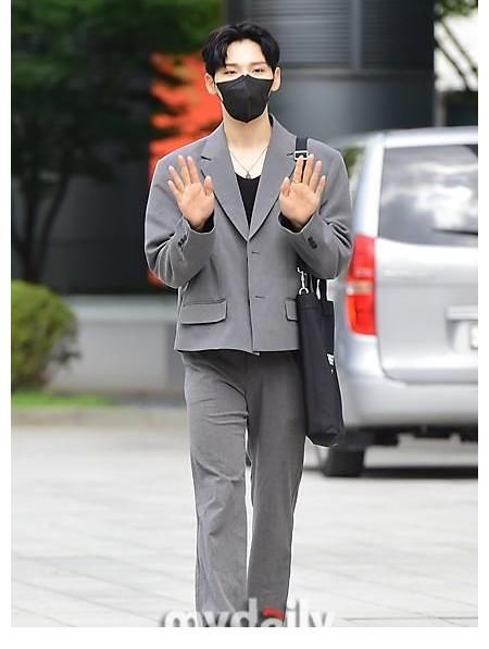 韓國男團「MD PHOTO」 韓國男團AB6IX成員田雄出演《崔華靜的Power Time》節(jié)目