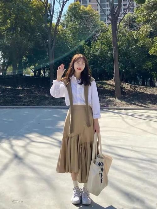 圆脸女生,穿搭要学会“扬长避短”,这几个窍门值得一试