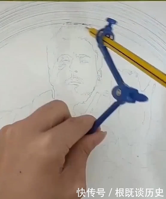 脑洞&美术生拿圆规画钢铁侠,被吐槽是恶搞,看到成品后:神仙脑洞