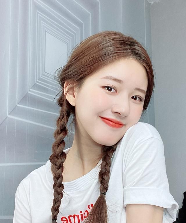 最适合黄皮妹子的5款发色，显白又气质，染完皮肤白一个度