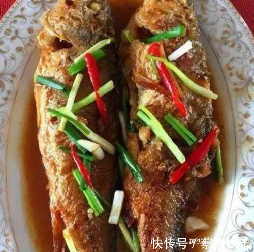 划水|美食推荐：红烧黄花鱼、西芹金针菇、平菇炒肉片、红烧划水的做法