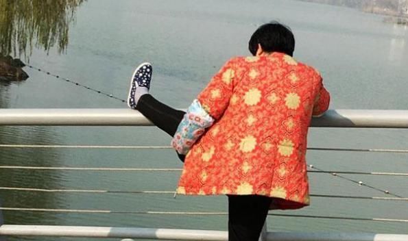 绝经|女性绝经意味着衰老？专家：把4事做好了，年轻“信手拈来”！