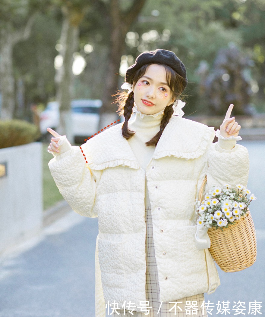 羽绒服|几套小个子女生的羽绒服穿搭,美爆一整冬!