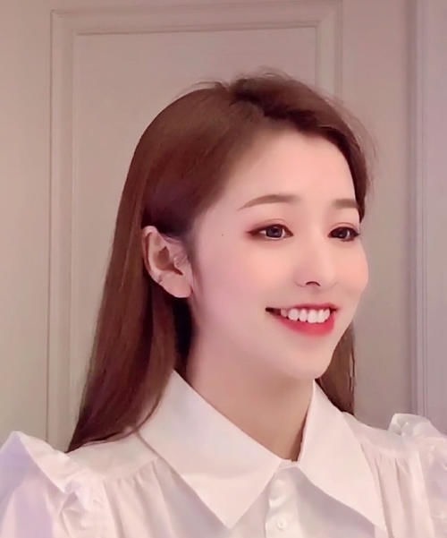 王霏霏|劉思瑤網(wǎng)暴后想?yún)⒓泳C藝翻身?看到“選手名單”后,競爭壓力可真大