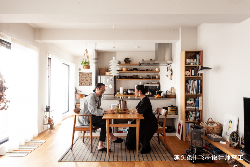 收纳|日本夫妻会装修,100多双鞋直接挂墙上,衣帽间也不要柜子,时尚