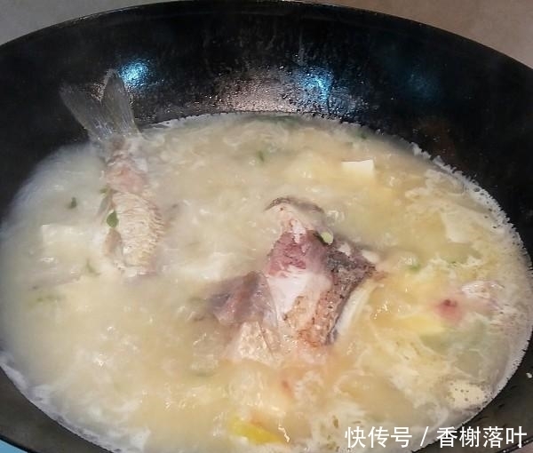 鱼头|鱼头二吃:嫩滑香甜的酱蒸大鱼头;味道鲜美的豆腐滚鱼汤;来试试