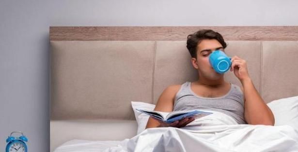 肾俞穴|一个人的肾很好,通常喜欢在睡觉前做四件事,你做过没有?