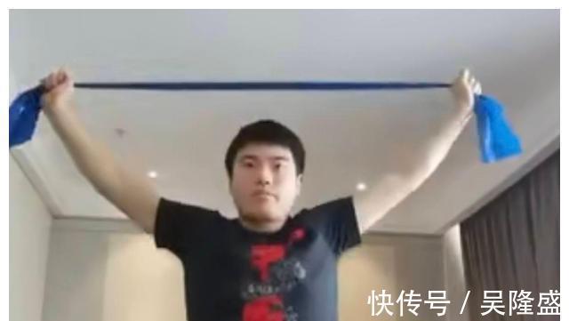樊振东|国乒隔离期在忙啥?主教练给女队布置作业,球迷:他又长胖了!