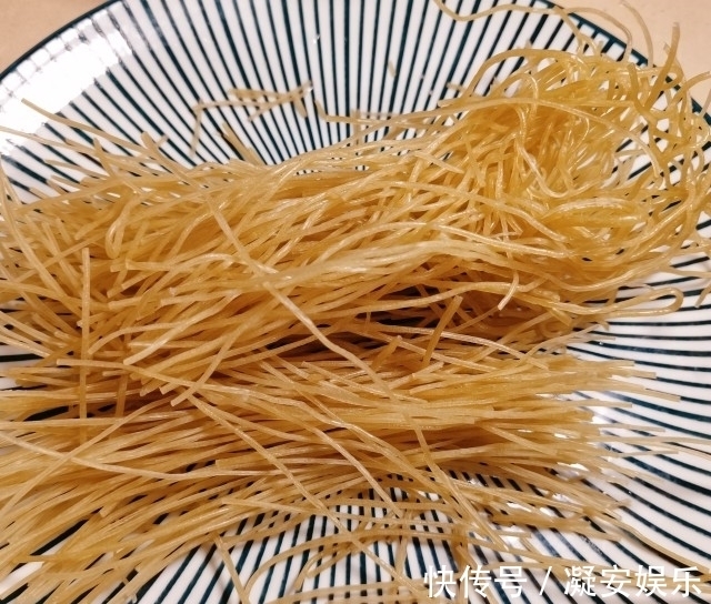 骨头粉丝汤,清淡可口,鲜美滋味