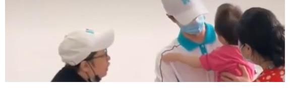 天天向上|王一博钱枫用同款水杯喝水,钱枫喝水像奥尼尔,王一博秒变小朋友