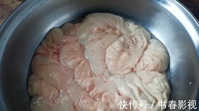 清洗肥肠:用醋用盐都不对,牢记这3点,肥肠洗得干净还无异味
