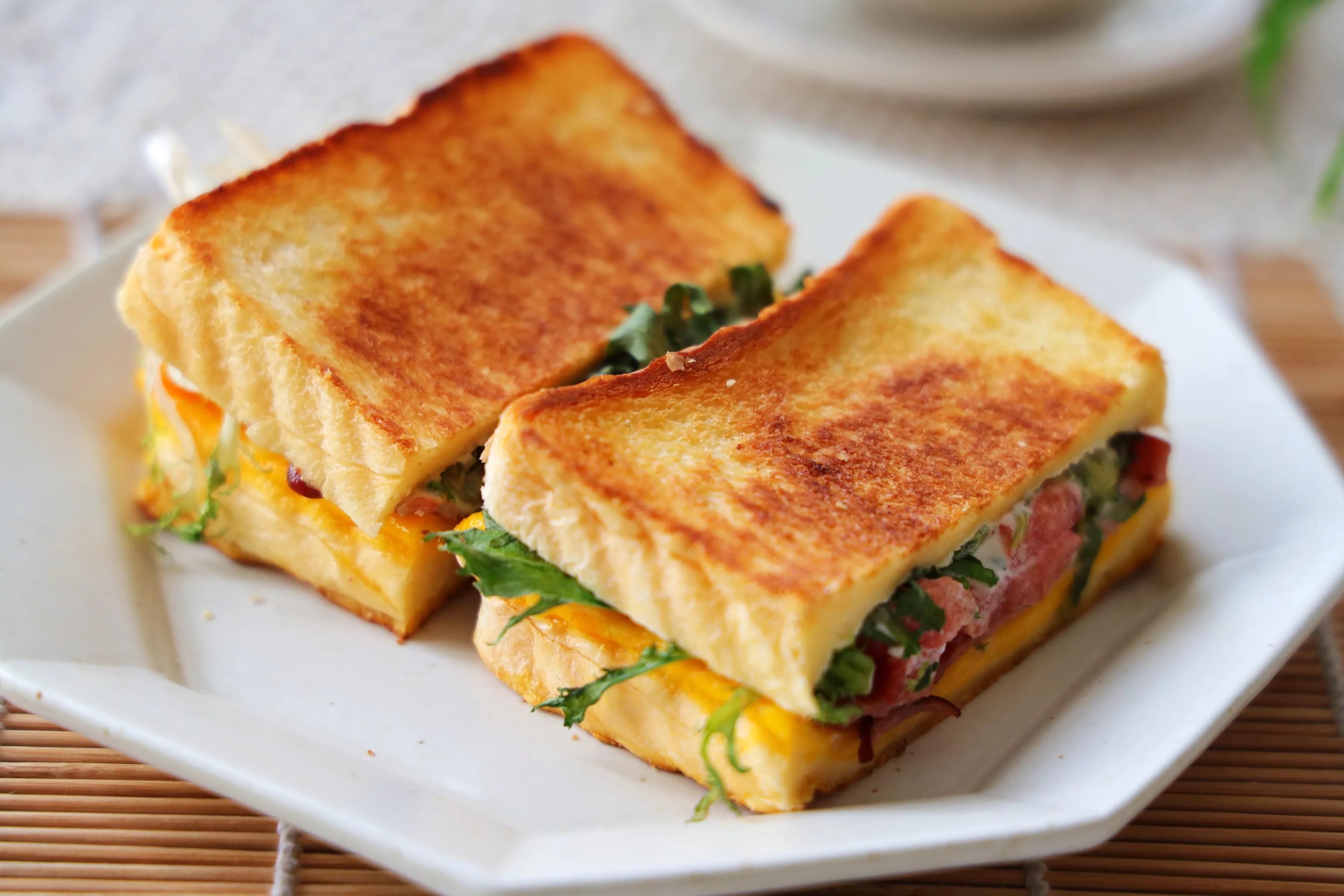 早餐不知道吃什么？那就来一片三明治吧！营养健康，关键很快手