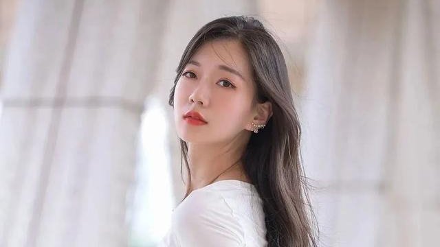 高腰|短款上衣搭配高腰的下装, 轻松穿出了身材好比例的视觉效果