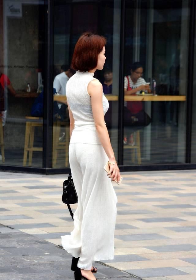 看了她的身材才知道,有一个好的比例是多么的重要