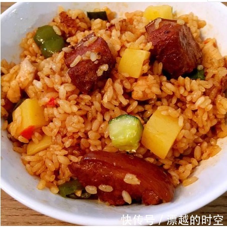 秘制红烧肉焖饭,肥而不腻,吃到停不下来,电饭煲就能搞定