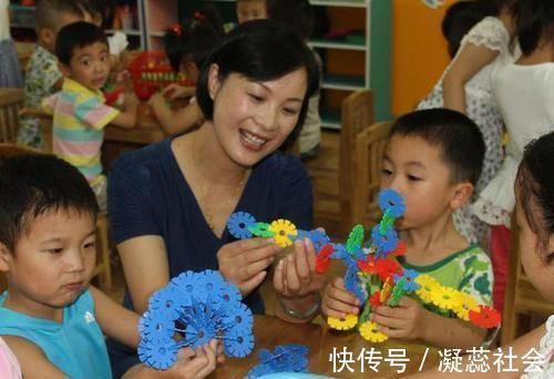 乐乐|女孩霸占他人玩具,奶奶一番话三观尽毁,现在家长教育娃都这样?