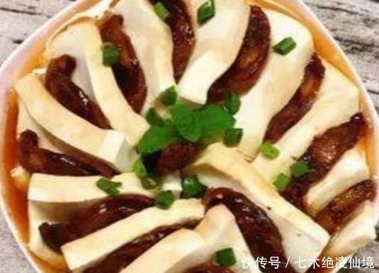 腊肠蒸豆腐|多给家人吃的营养菜，又嫩又滑，营养丰富，益智健脑增强免疫力