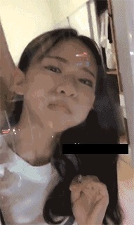 |搞笑GIF趣图:这么可爱的妹子,没想到还是个逗比