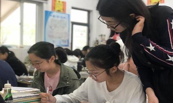 小学生|9岁小学生“即兴作诗”火了,父母哭笑不得,网友却说是个人才