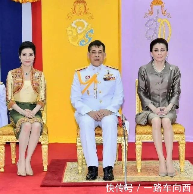 海报&诗妮娜又要凉凉了?泰王室最新全家福海报缺少诗妮娜,王后笑开花