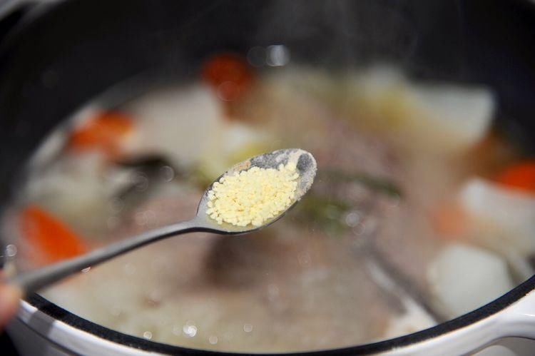 白胡椒粉|白萝卜搭配羊排骨一起煲汤，鲜美滋补营养高，天冷要常喝