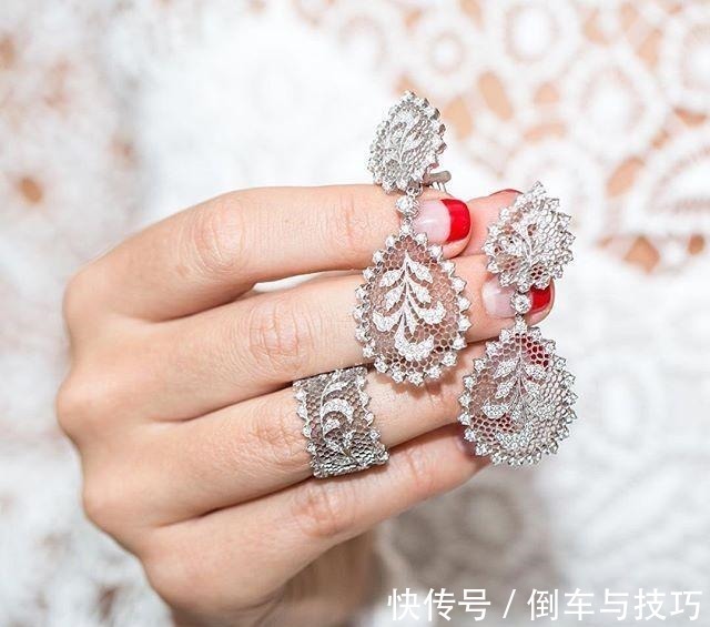 英女王 蕾丝只能做裙子珠宝亦可如蕾丝般精致浪漫!