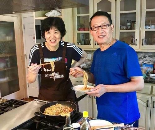 珍妮弗|郎平前夫为女儿15年不娶,年近60再婚生子,如今这样评价郎平