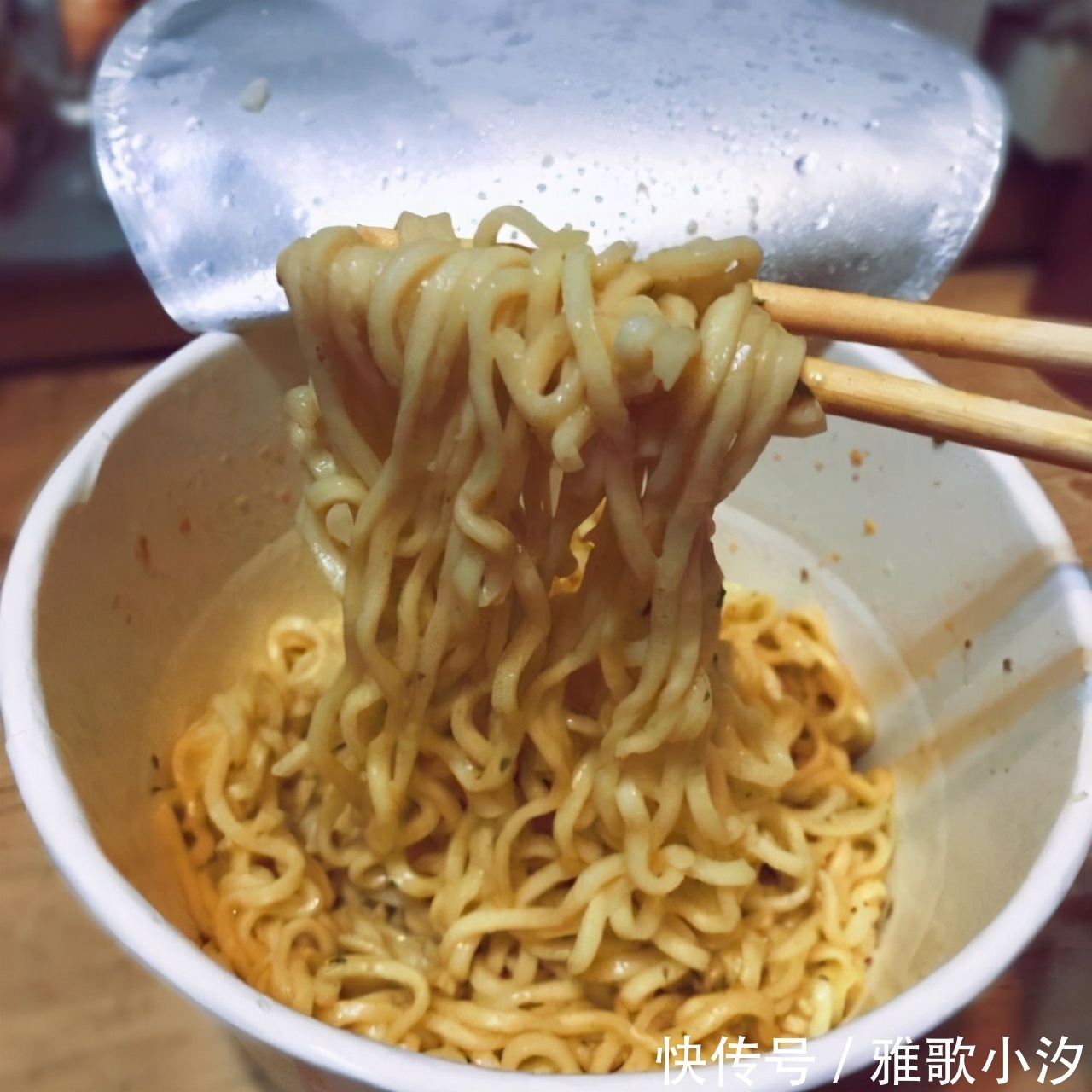高手|上课偷吃零食“实力等级”,最高一级,只有高手才敢“顶风作案”