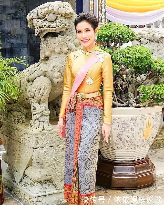 苏提达王后&“泰国甄嬛”诗妮娜咧嘴大笑控制不住!晒册封肖像照,苏提达哭死