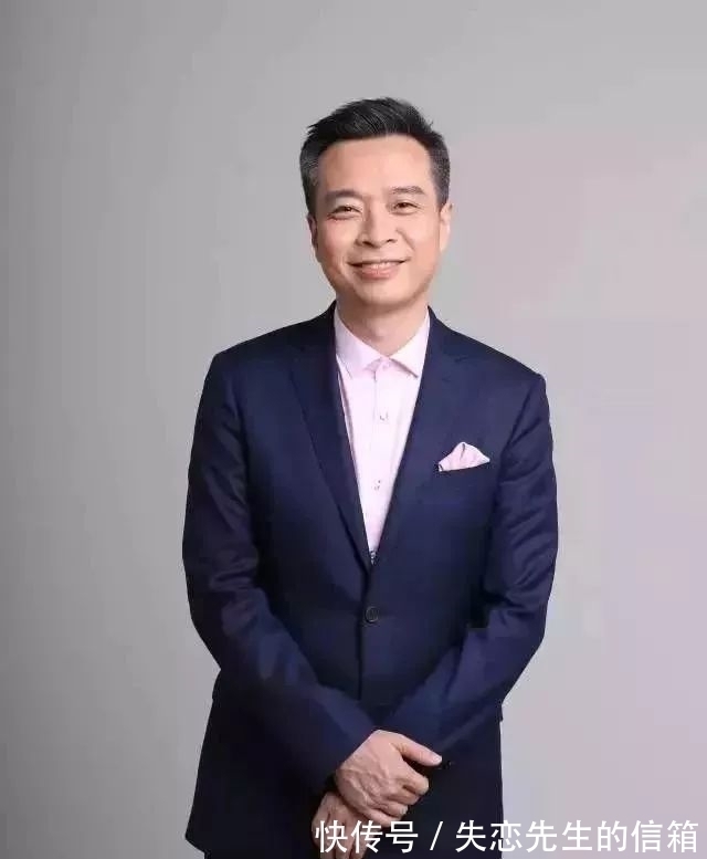 字距!康震书法个性强烈,既有“宋四家”沉着沉静,又有“启功体”神韵