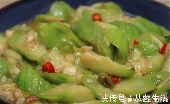 碳水化合物|炒丝瓜有人焯水，有人直接炒，难怪不好吃，饭店大厨教你正确做法