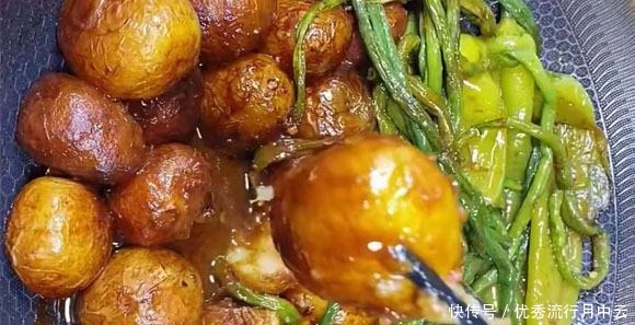 黄豆酱|夏季，这三样食材真搭，不炒不凉拌，放锅中加水一炖，太下饭了！