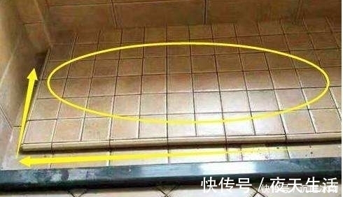 水流|越来越多人淋浴房不铺瓷砖了，他们都这样设计，防滑又美观
