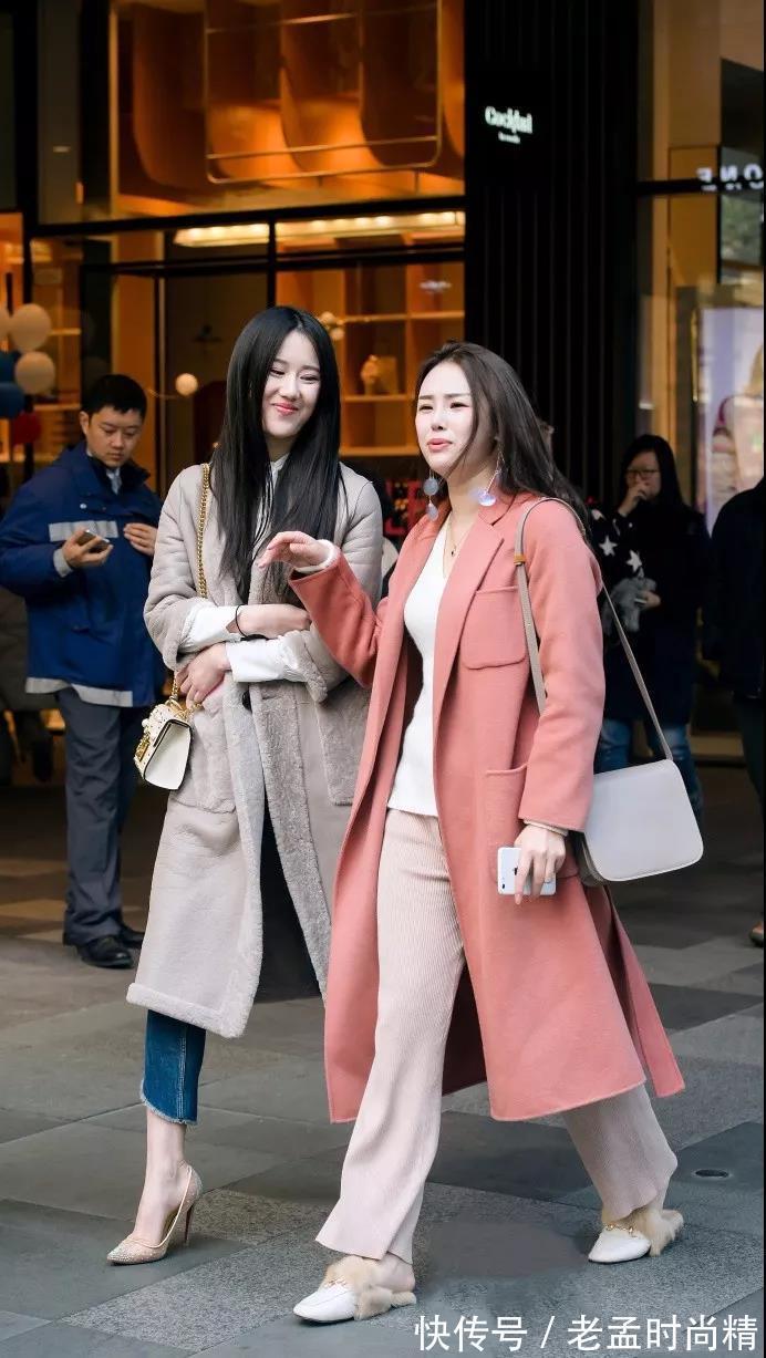 路人 街拍路人,拉风时尚的大衣搭配12CM的高跟鞋,让你尽显女王气质